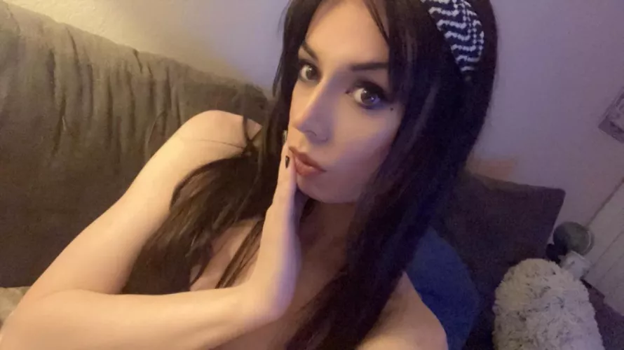 hiiii :3 can i send you selfies like this? 🤭