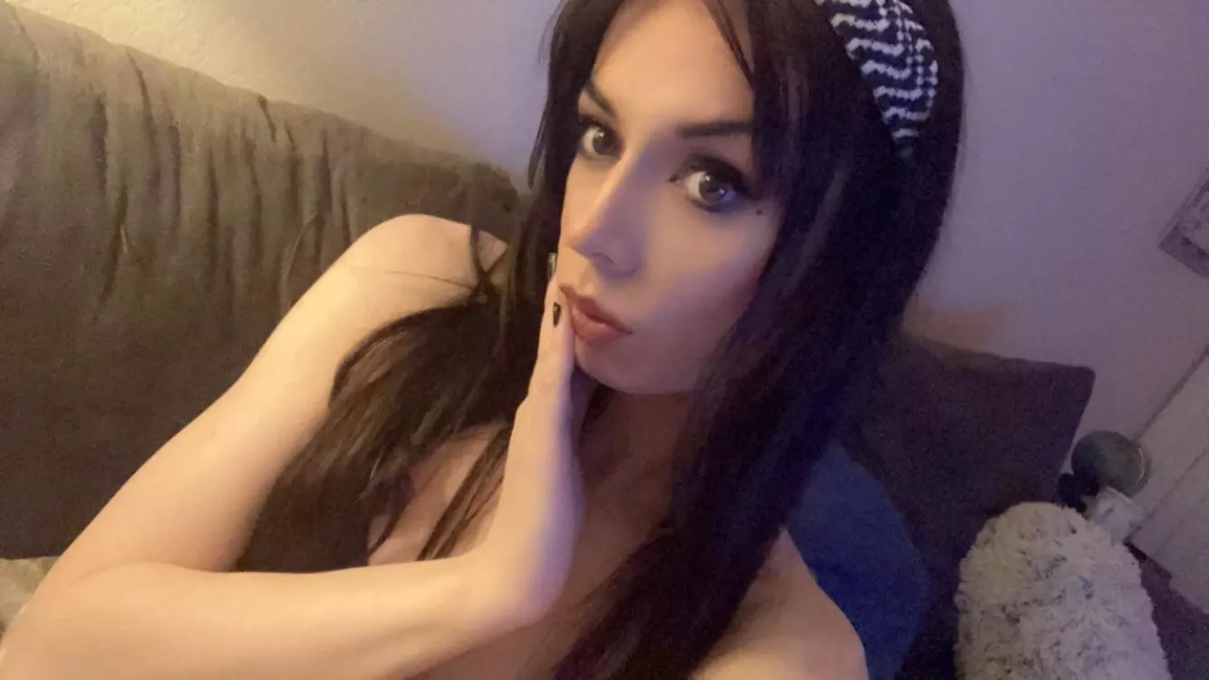 hiiii :3 can i send you selfies like this? 🤭