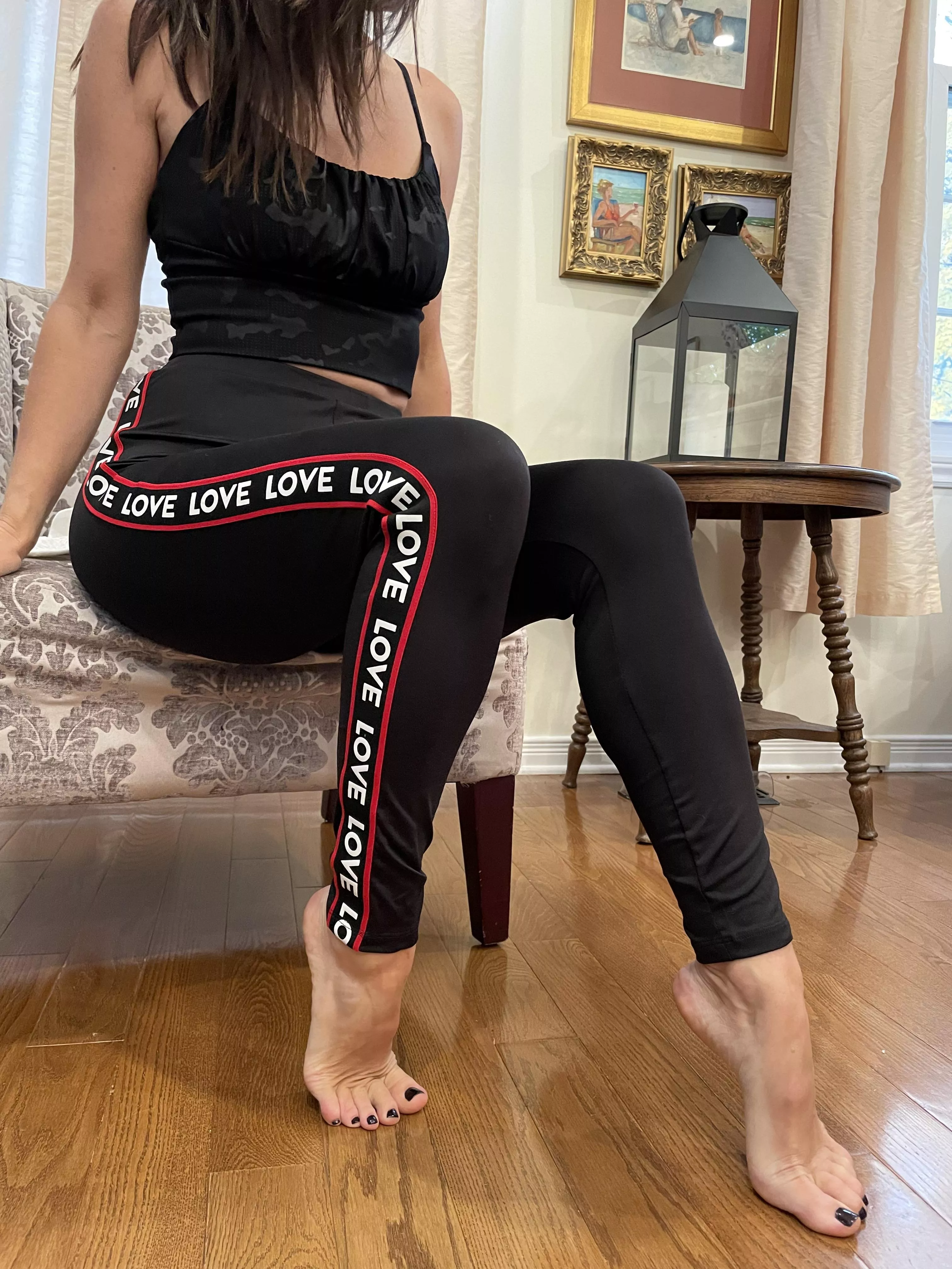 I ‘love’ these yoga pants. But they look even better around my ankles