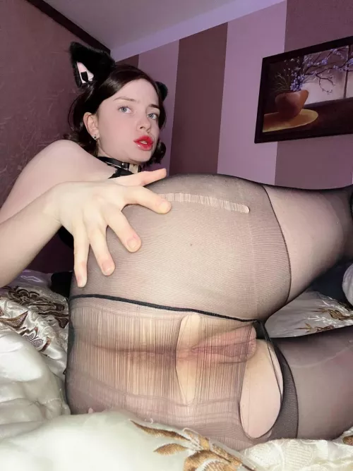 I never wear panties, but nylon tights...