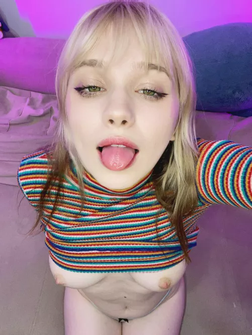 I want to get on my knees for daddy