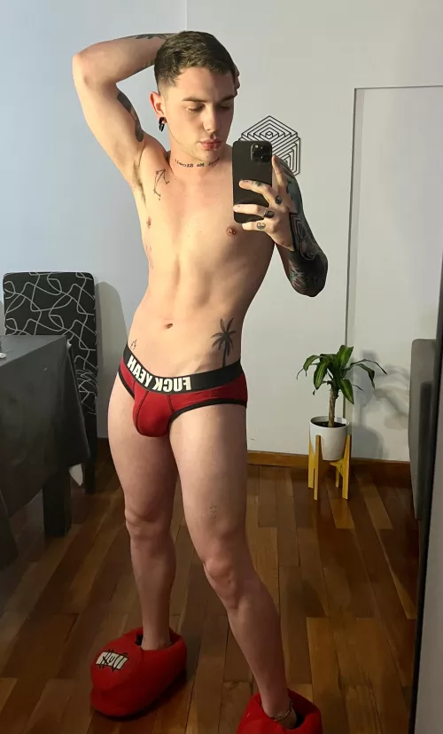 I'm a naughty boy who wants a little action.