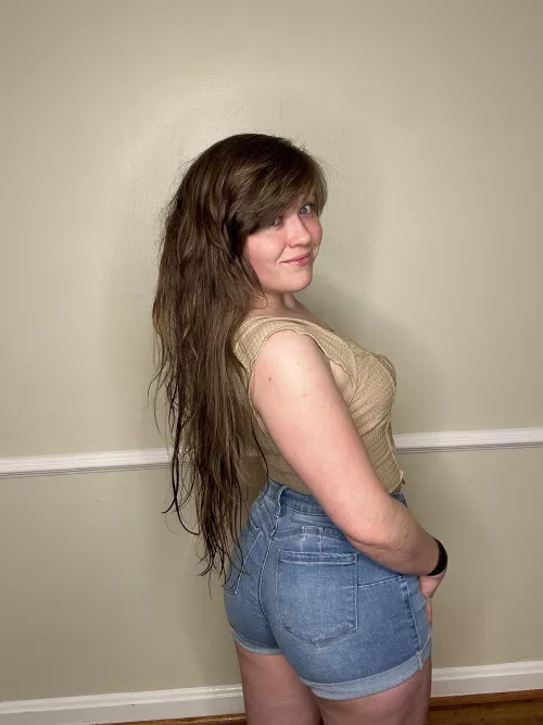 It’s a cute outfit [f]