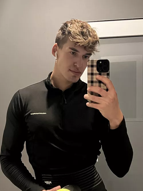 Just taking a pic before working out