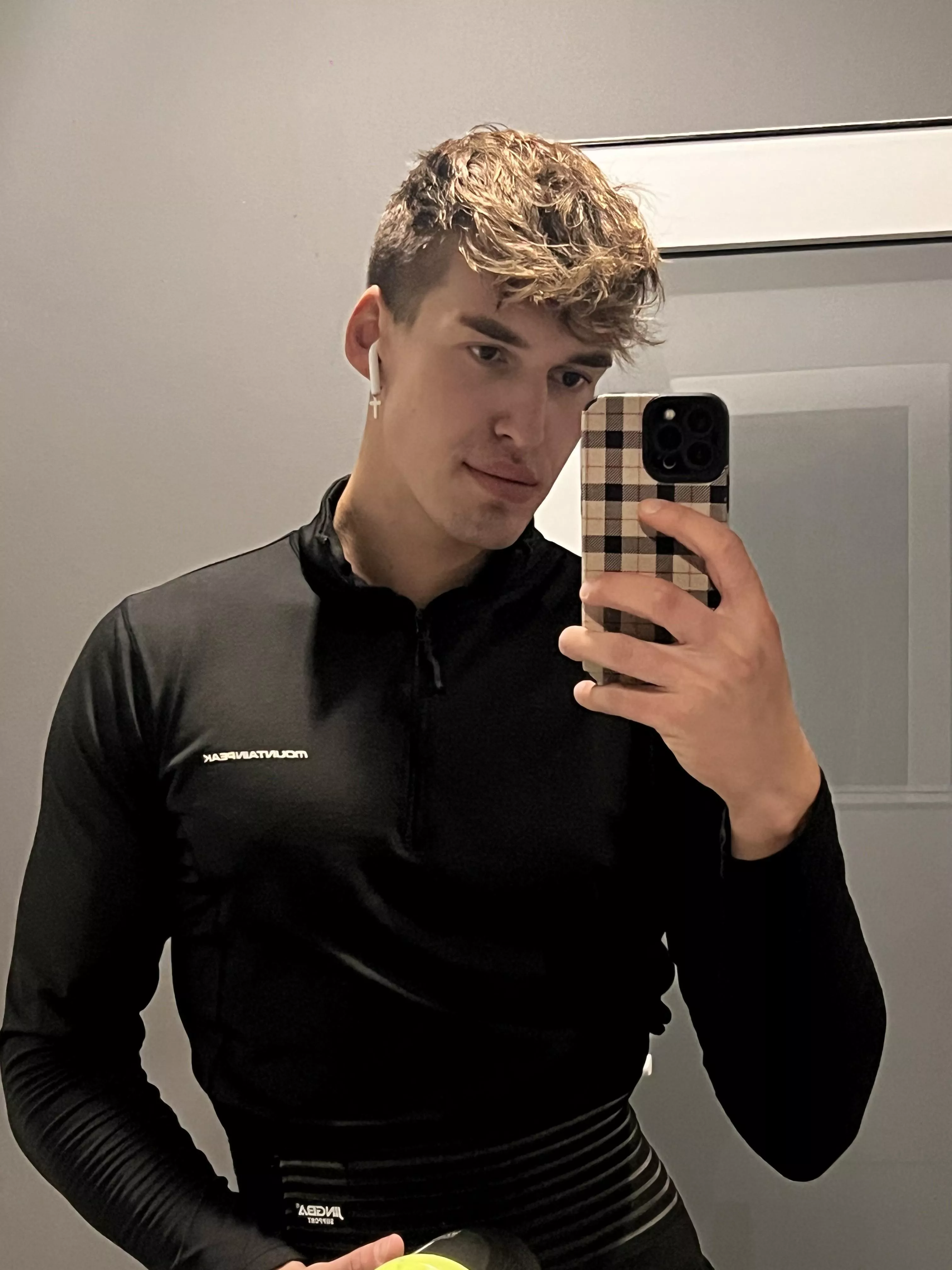 Just taking a pic before working out