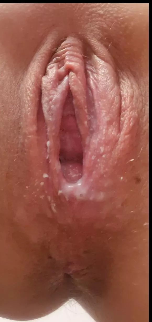 My wet hole waiting for your dick or tonguefuck
