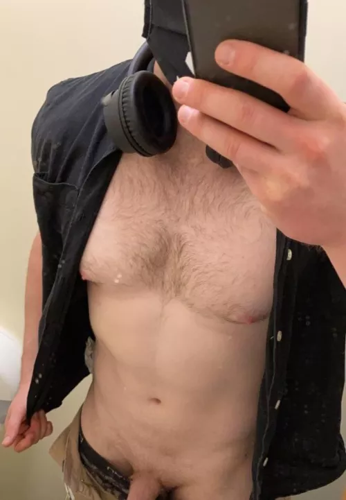 Naughty pic from the work bathroom yesterday 😏