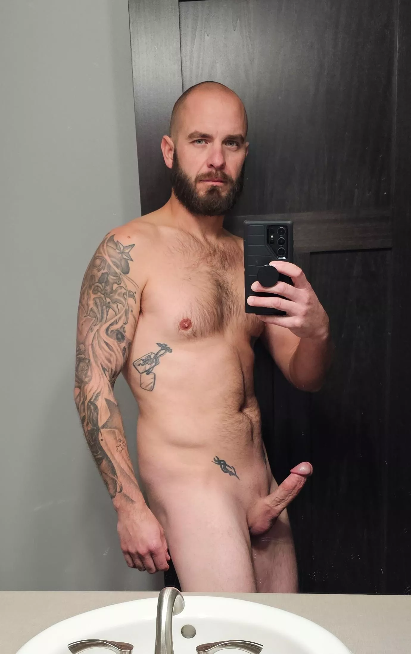 Now that I'm dressed for the day, cum over! 😜