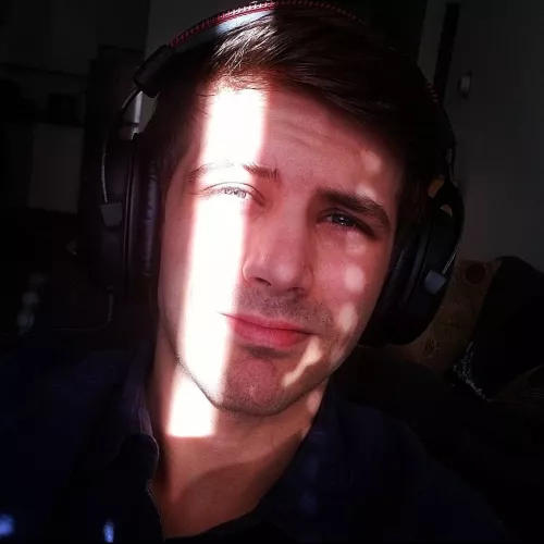Putting my pc by the window was a bad idea... looking for better shades