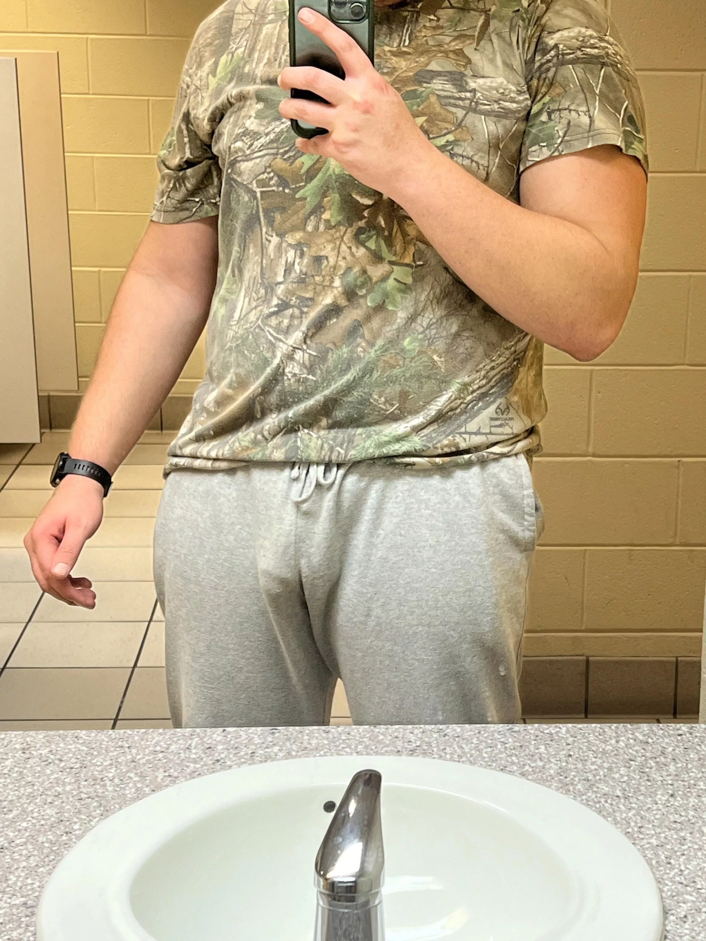 Real pic of me freeballing in grey sweats at the gym. You can see my dick print and my balls too if you look carefully. Would you stare?