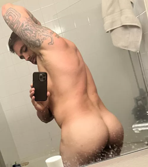 Sorry for the dirty mirror 😆