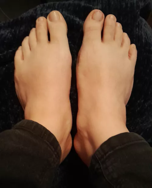 These toes need some attention😏
