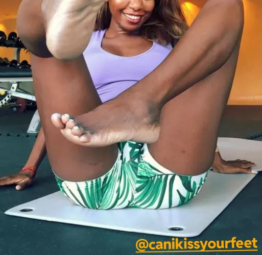 Your yoga teacher (ME) does this pose in front of you. What do you do next? 👣🧘🏾‍♀️🥰