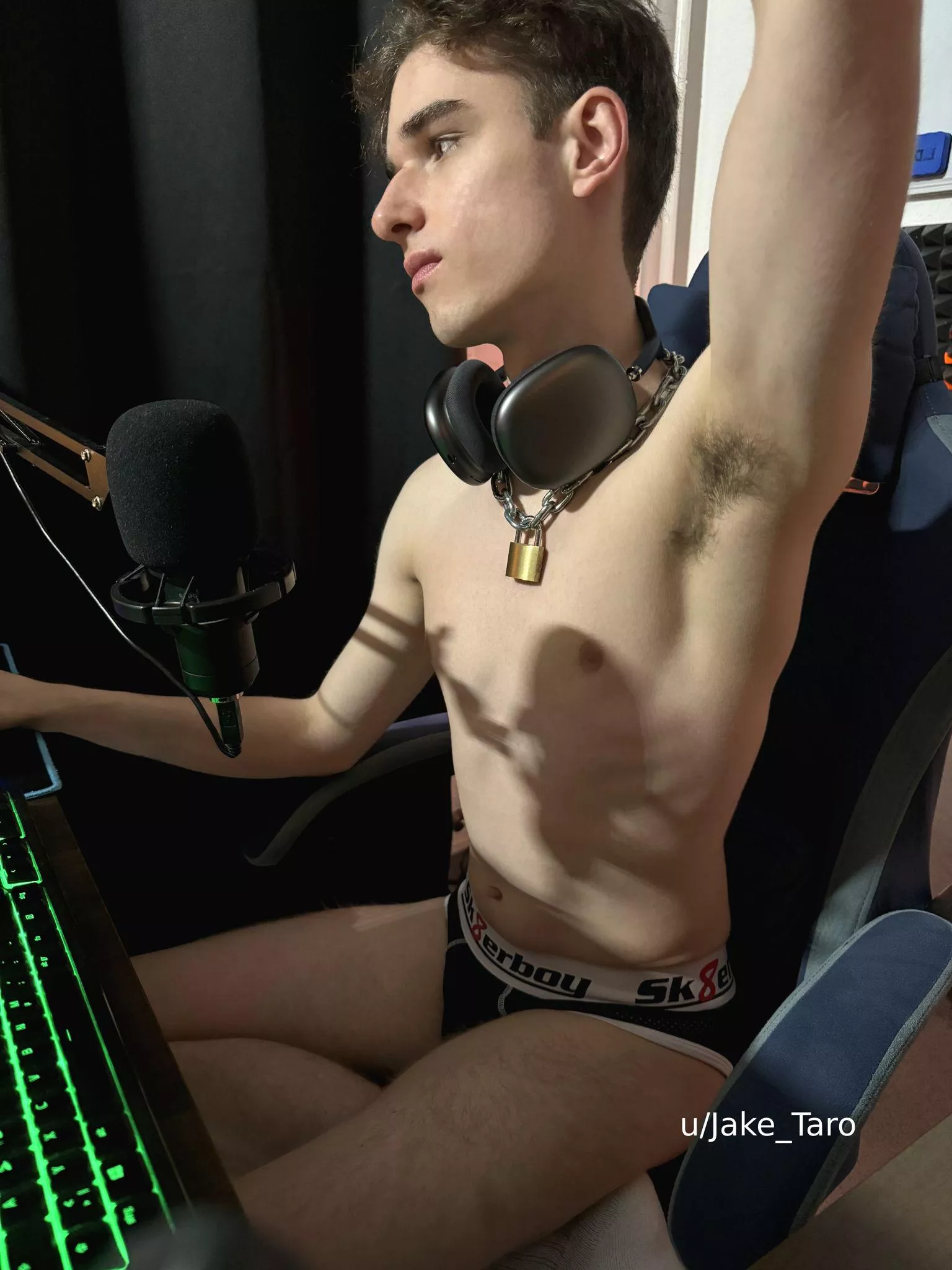 (20) like my pits? 😏