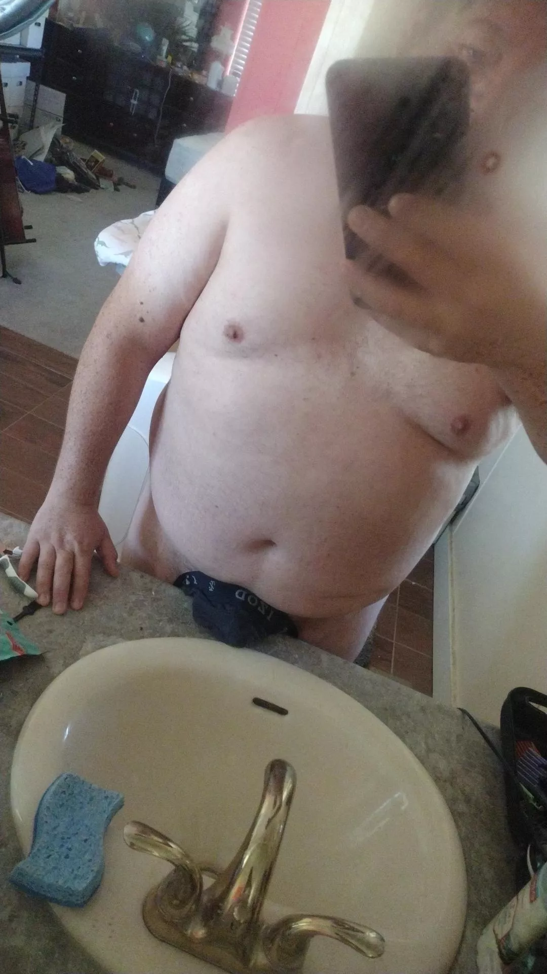 (39) Don't be shy, this thick Daddy Bear doesn't bite. At least not without consent lol