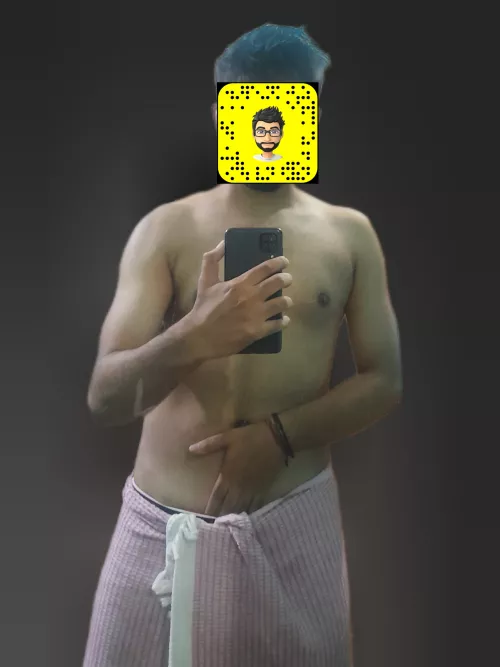 After shower pic. Feeling cold right now 🥶. Anyone wanna hug and give me the warmth required.《Please read my profile bio before approaching 🙏》