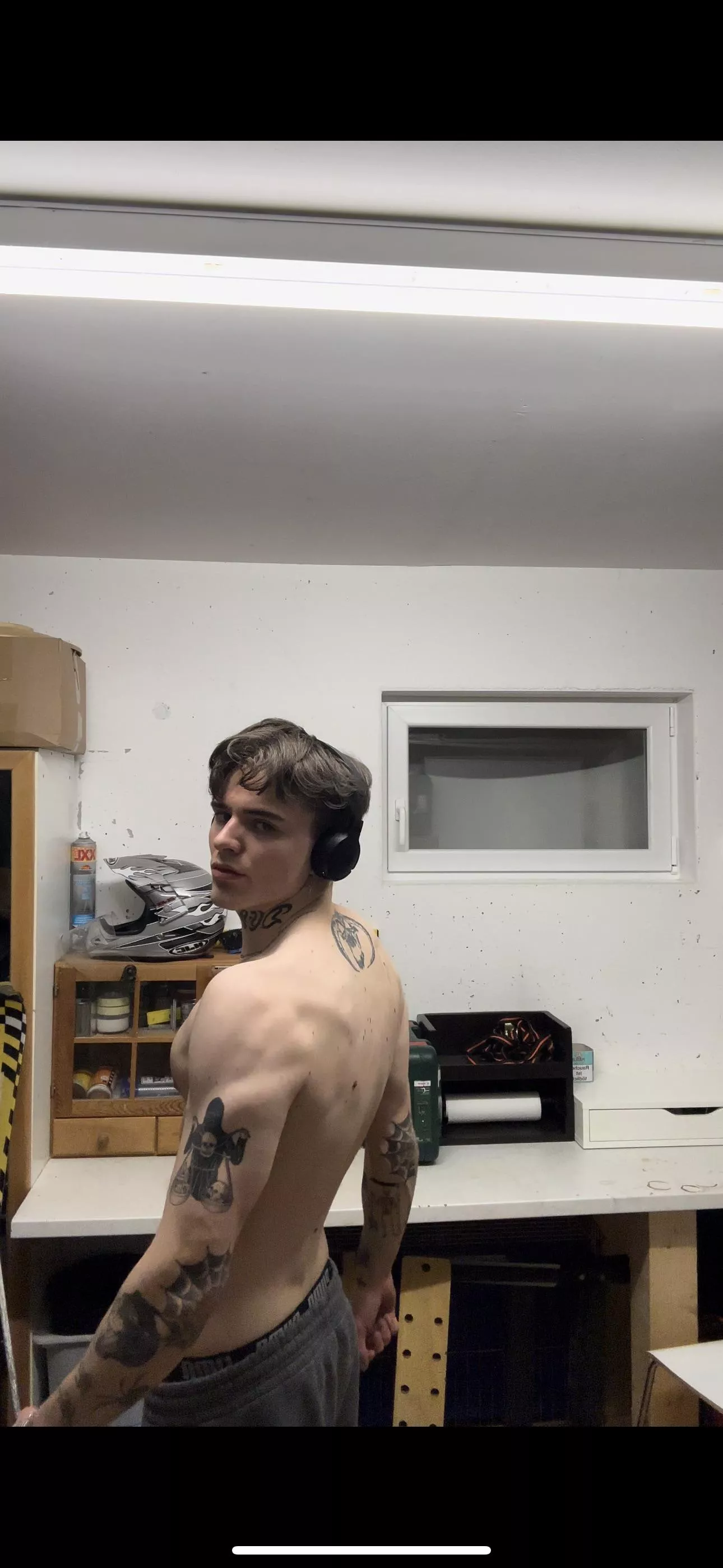 always looking for the next person to have dirty talk in dms with😈