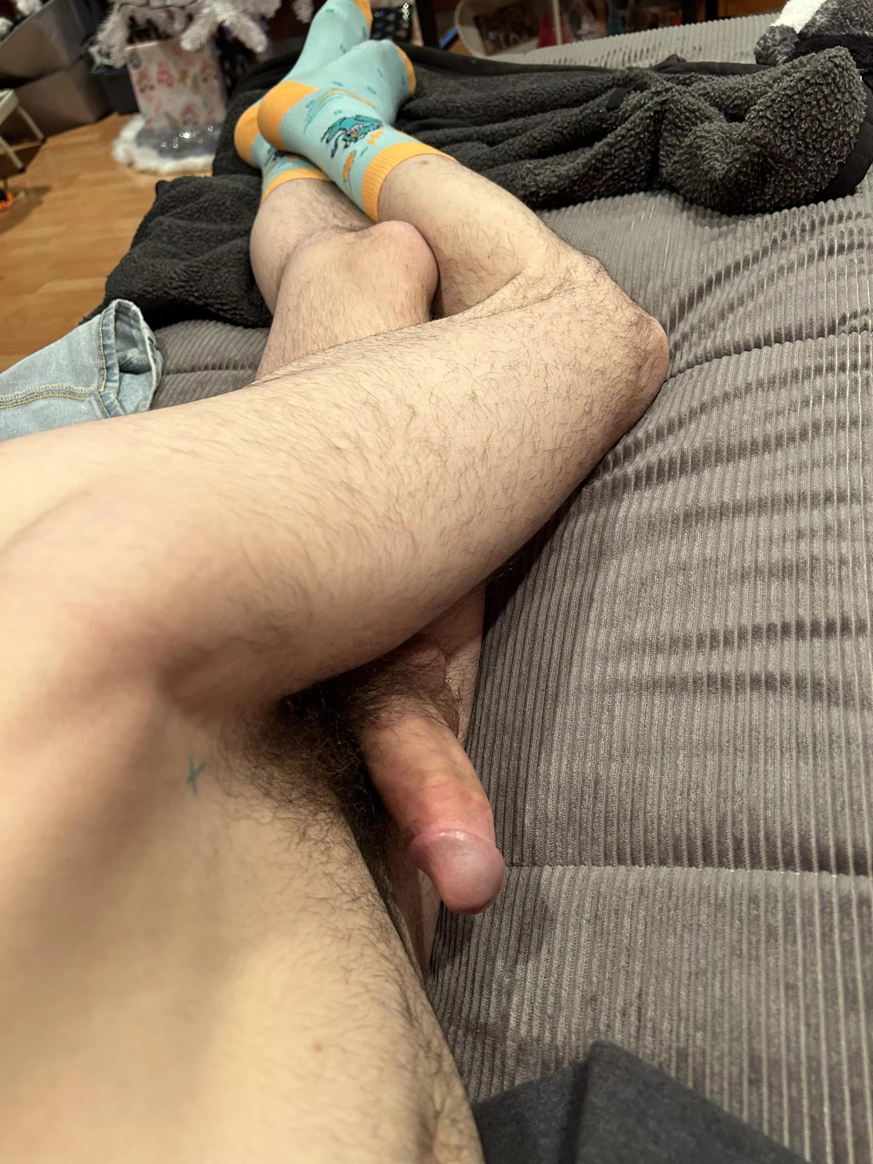 Anyone wanna lend a hand? Or mouth? Or anything 🥵