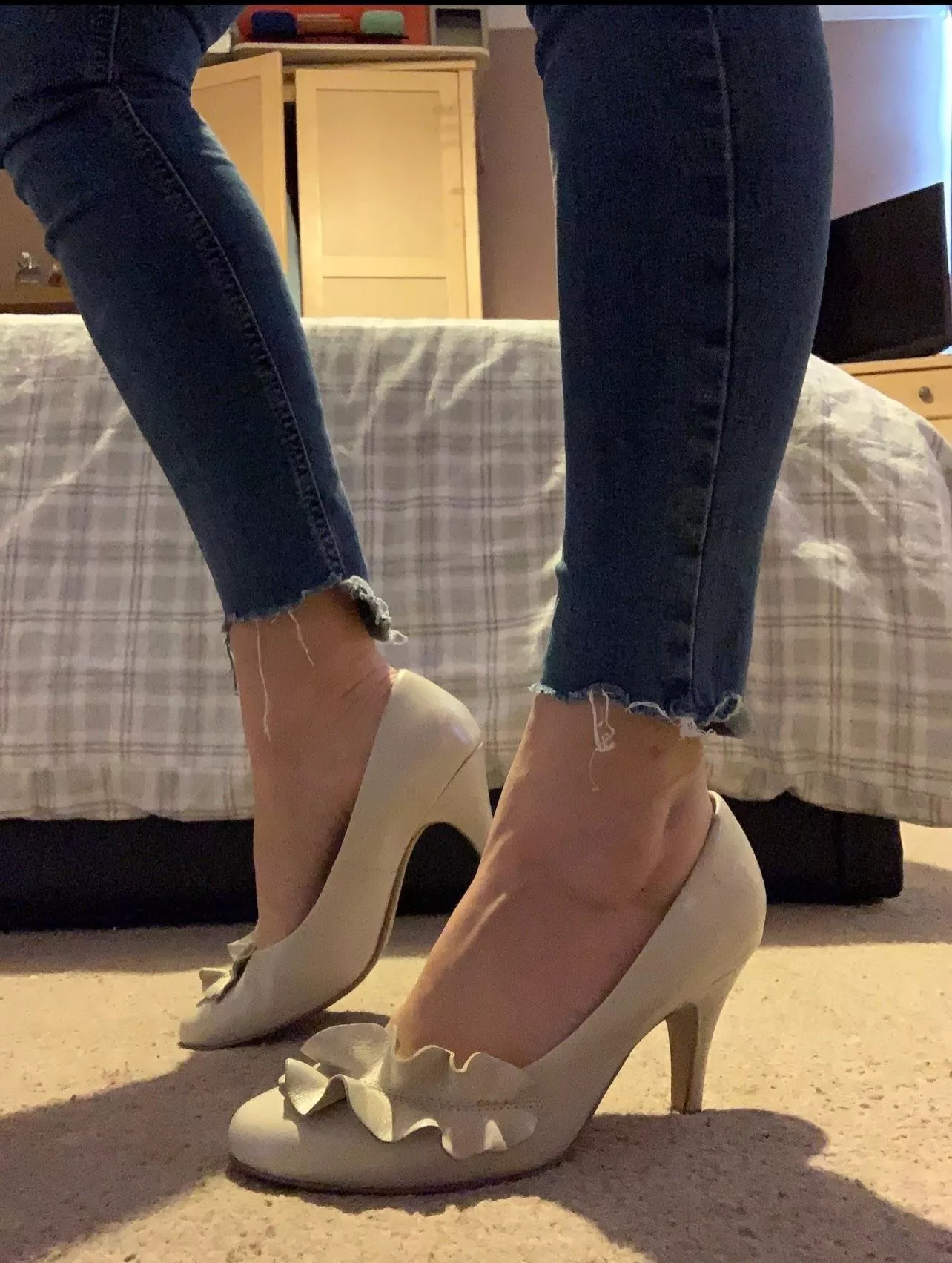 Beige cream leather frill pumps heels
