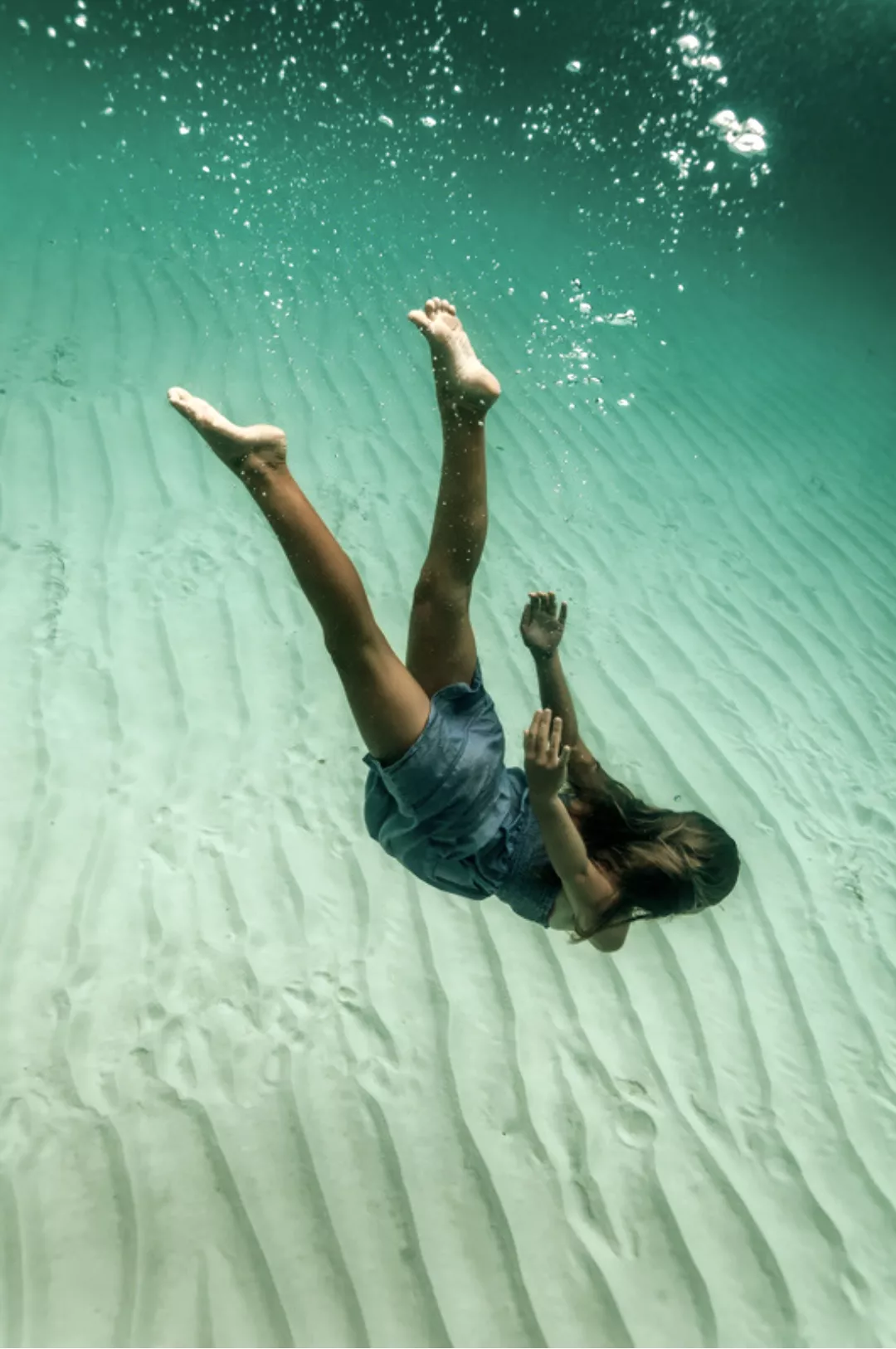 Being underwater in my favorite dress just feels so sweet 💕