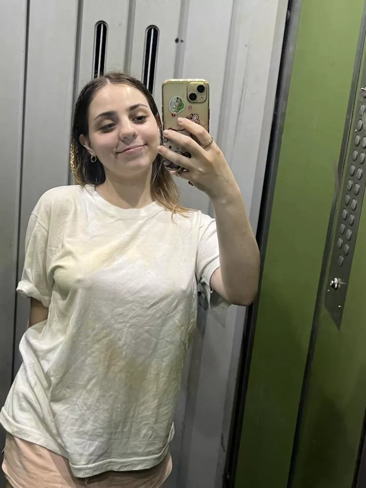 Braless today because i looking fucker boys