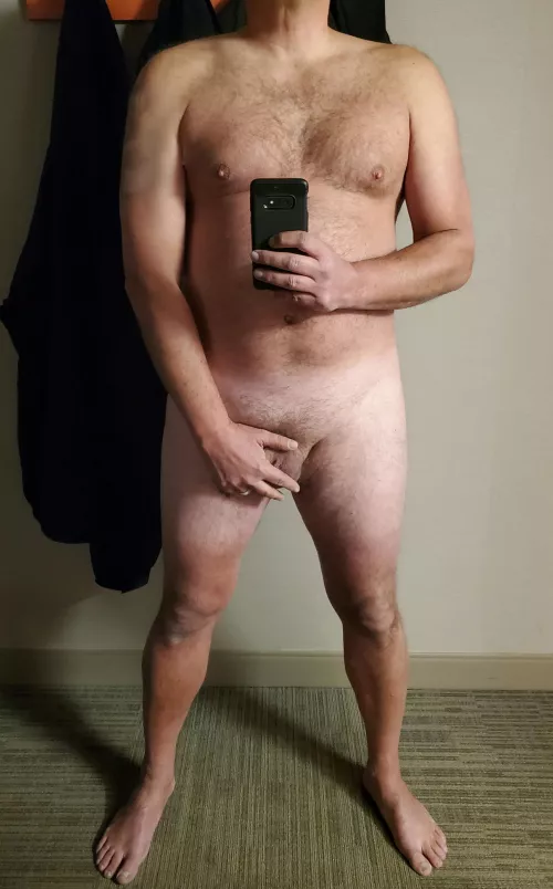 Everyone else is naked in their hotel, so why not??