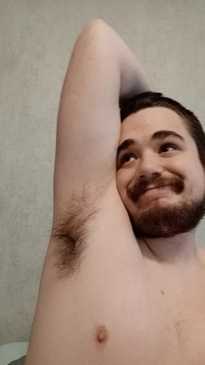 Good afternoon everyone. Im looking to chat with guys 25+ feel free too hmu