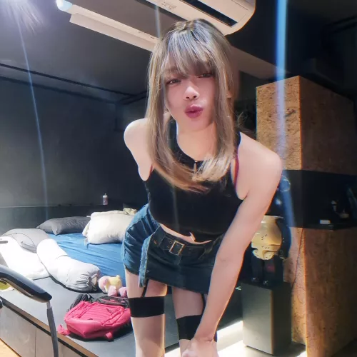 Got flaked out on a date, so selfies at home it is T.T