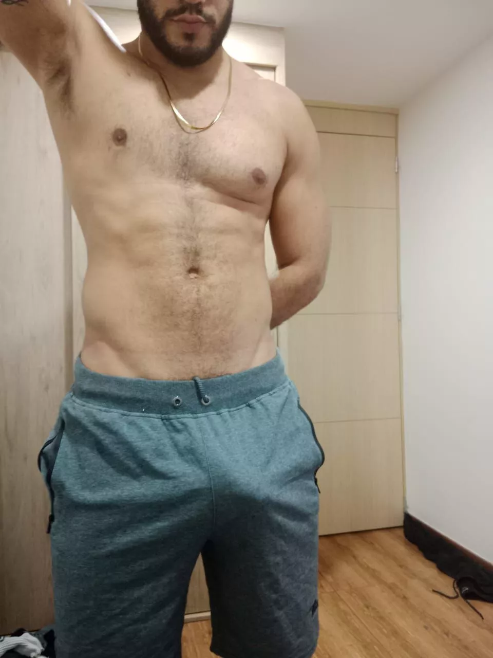 Got so ripe at the gym I had to take a break to appreciate my smell.