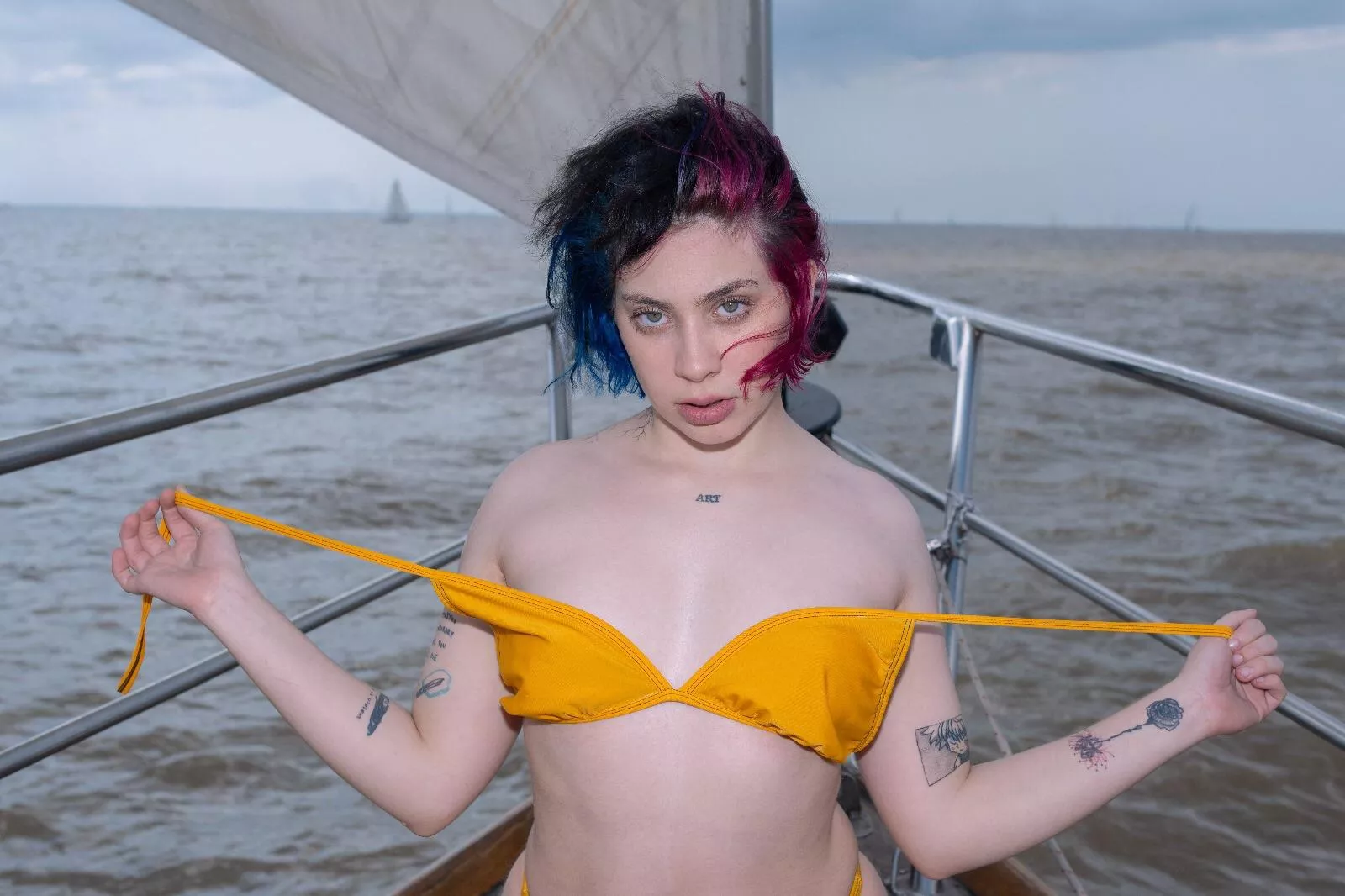 Guess my bikini size right and i will send you nudes💕🫣