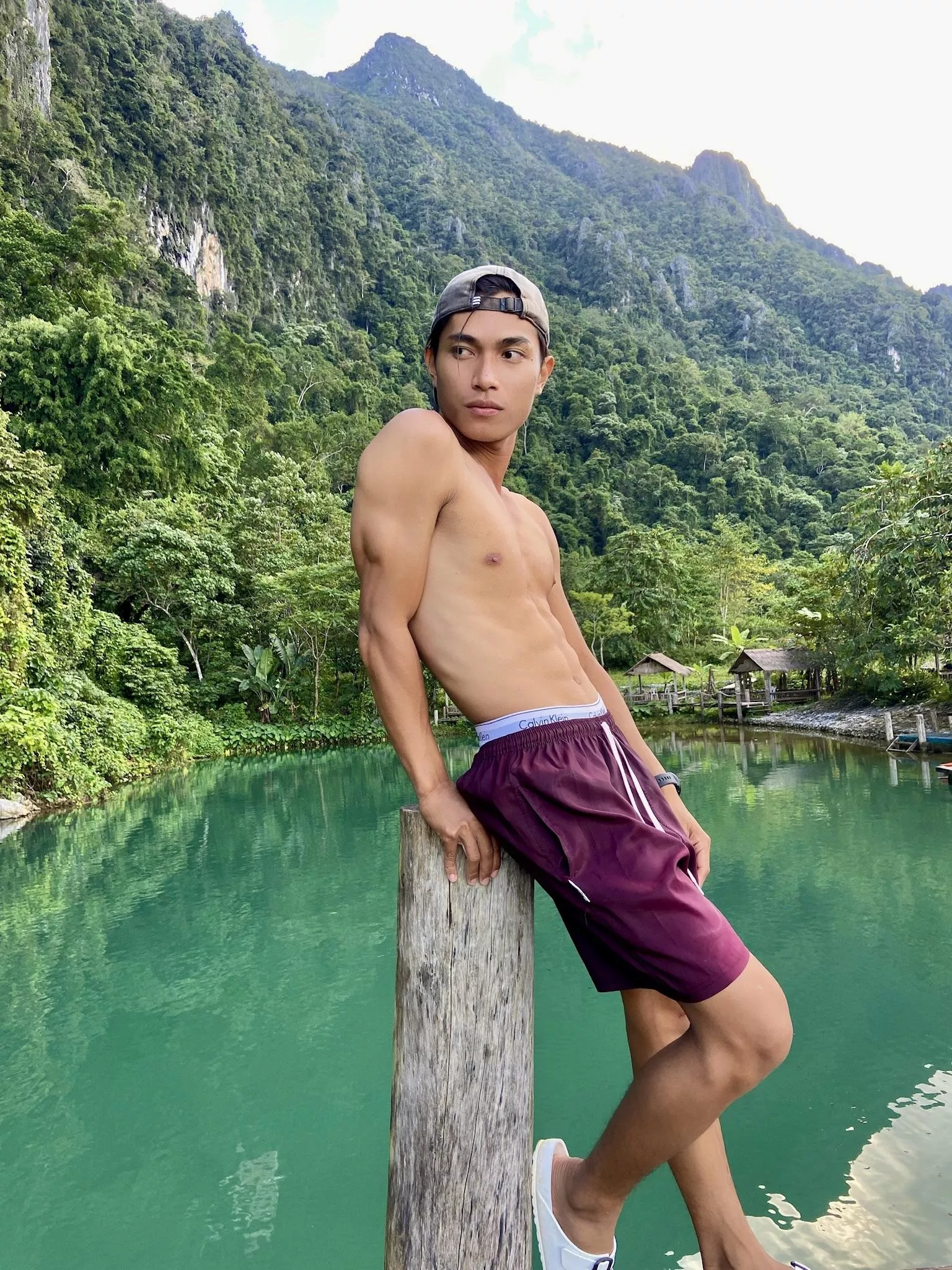 Hi. Wanna swim here together? 😊