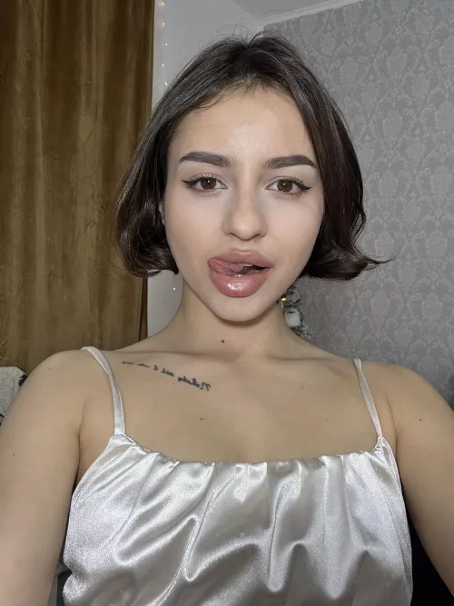 hottie brunette ukranian girl