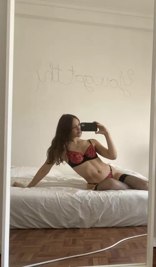 I am sexy with clothes You can imagine me without ?