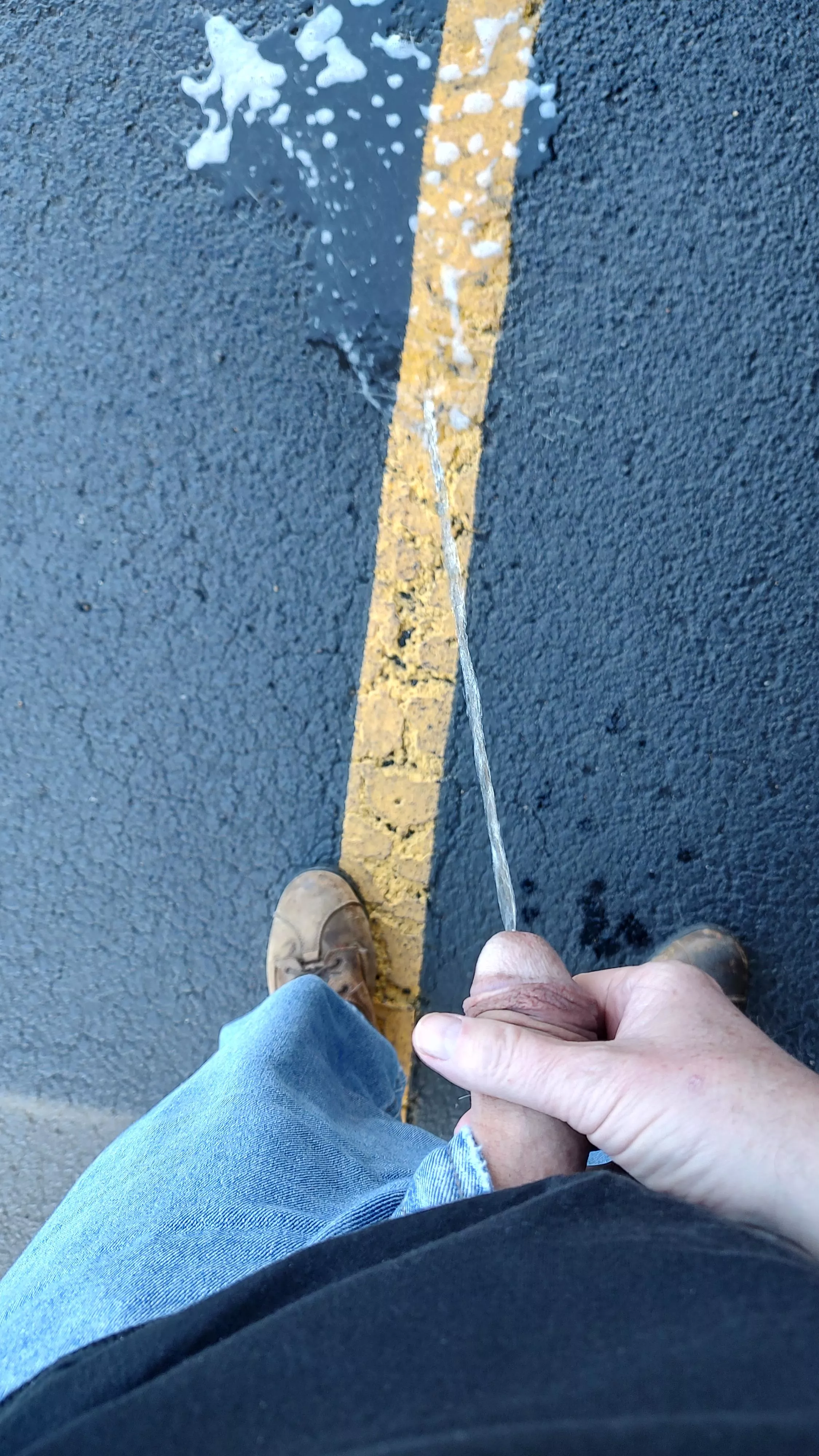 I love pissing outside