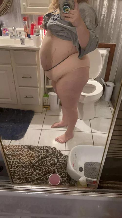 i promise im not pregnant in this pic 😅