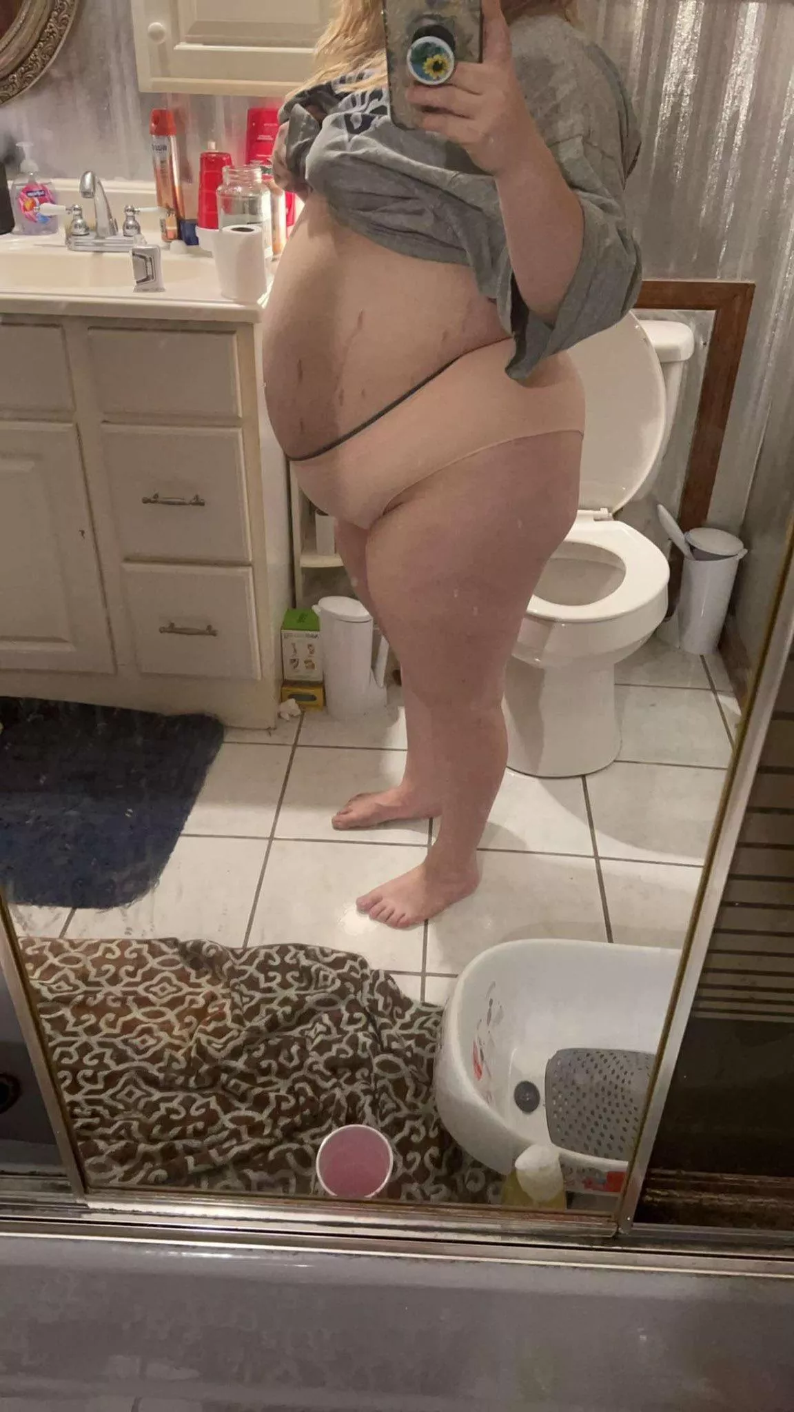 i promise im not pregnant in this pic 😅