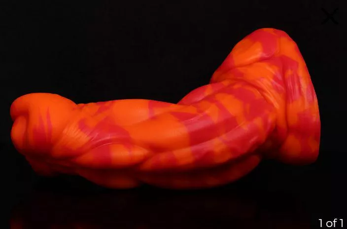 I'm not usually a fan of orange toys, but this M/m Stan accidentally jumped into my basket