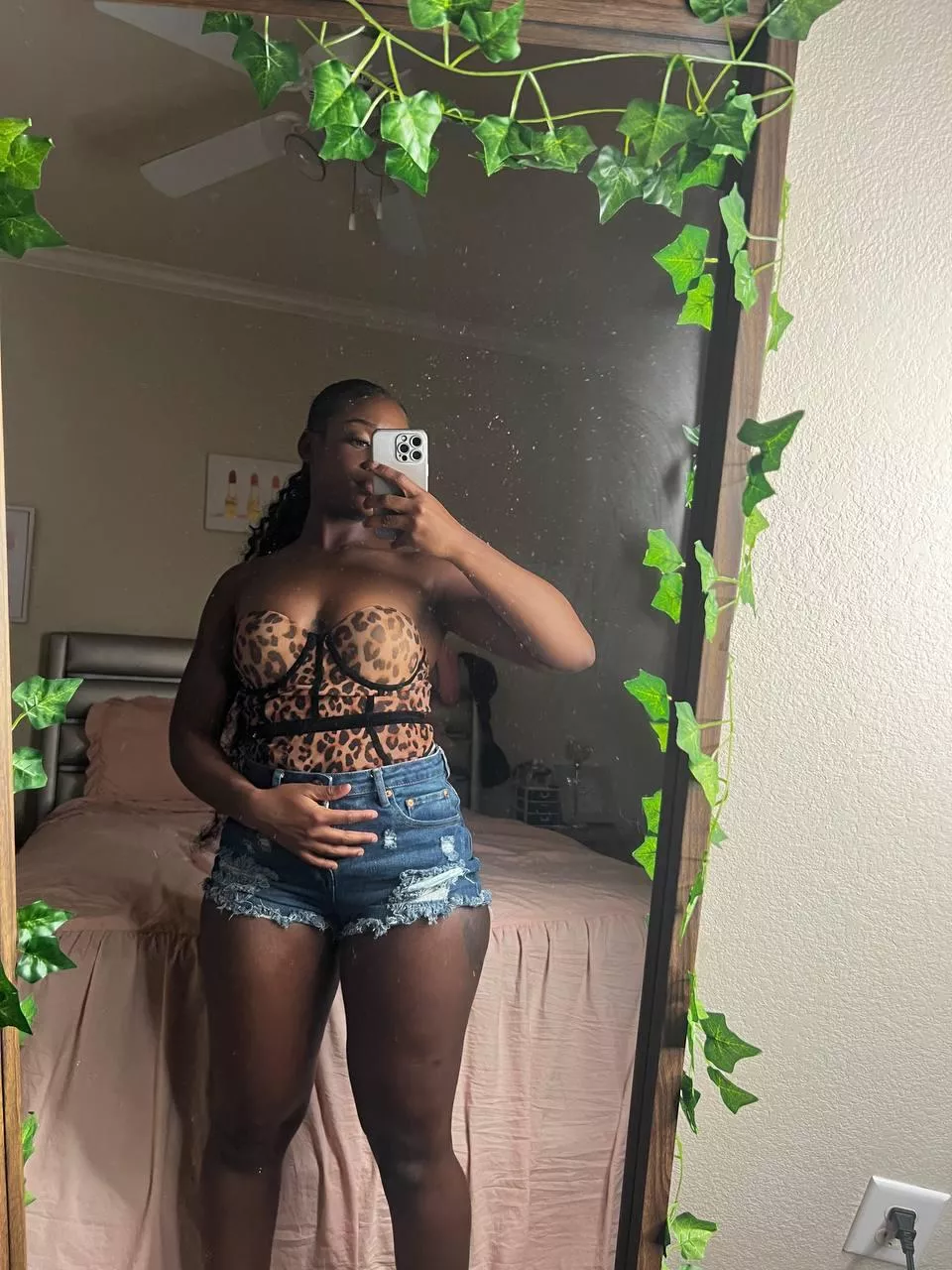 Look at that thick thighs