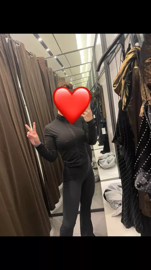 Love when men look at me at the mall ;)