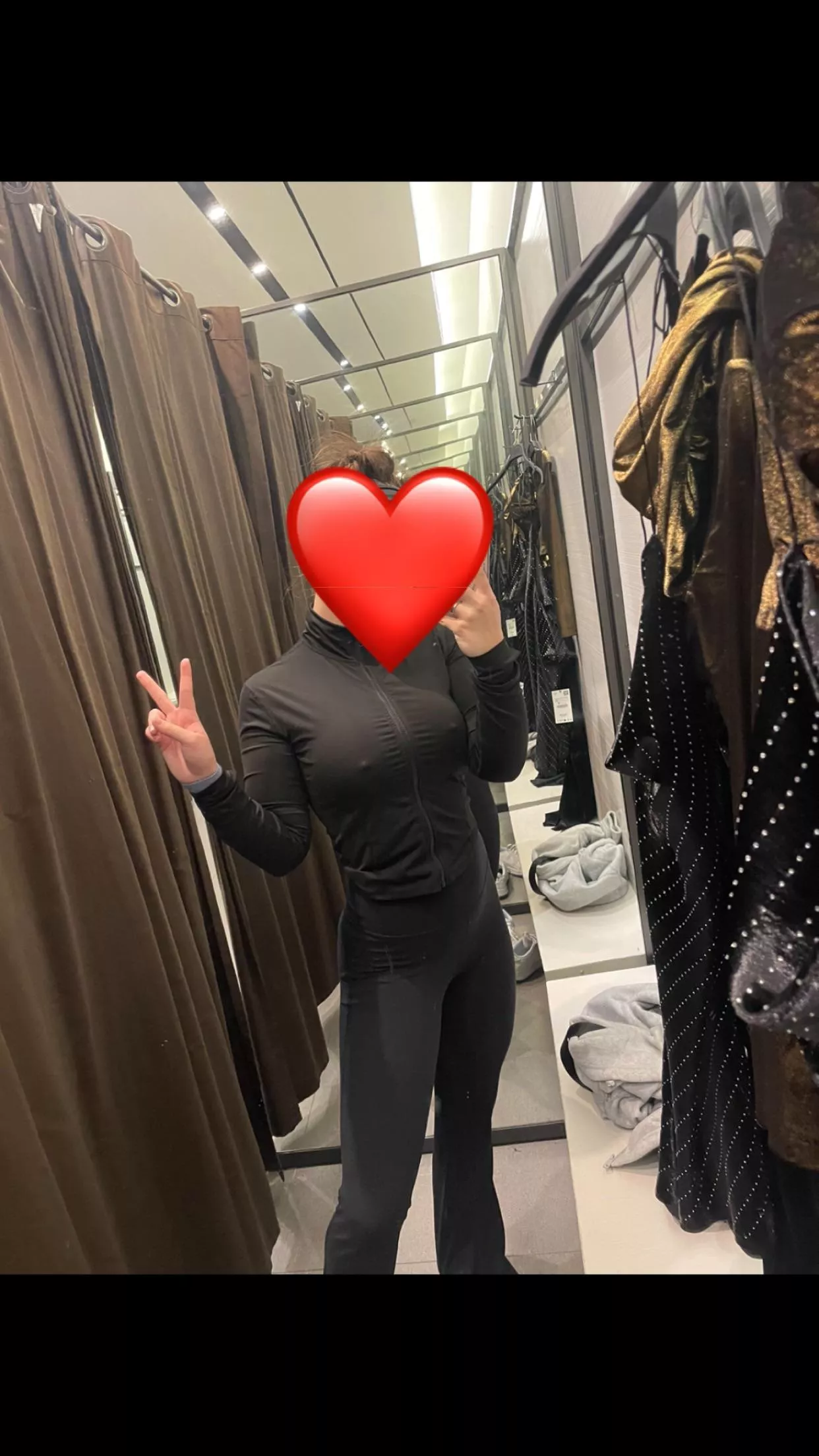 Love when men look at me at the mall ;)