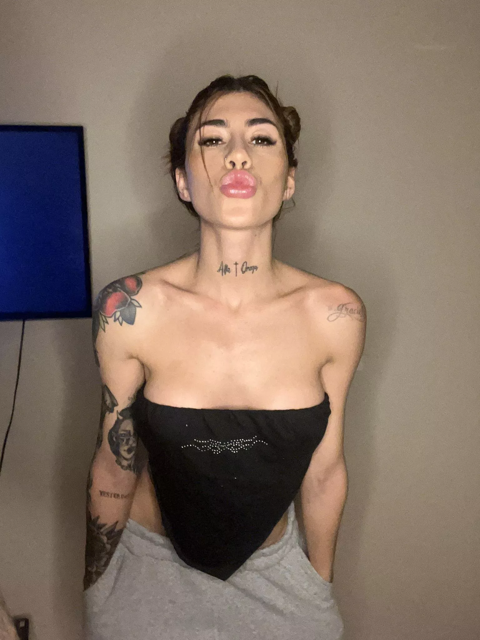 Movie nights make me horny.. anyone else?? 😜