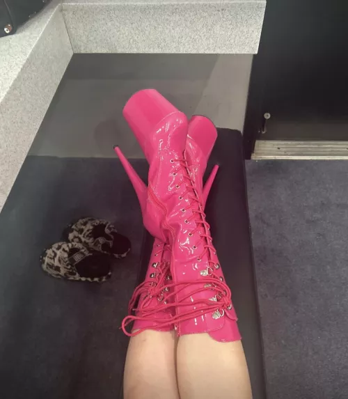 my favorite ball stompers >:)