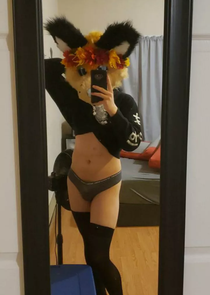 need my playmates to give me more tummy hickeys qwq