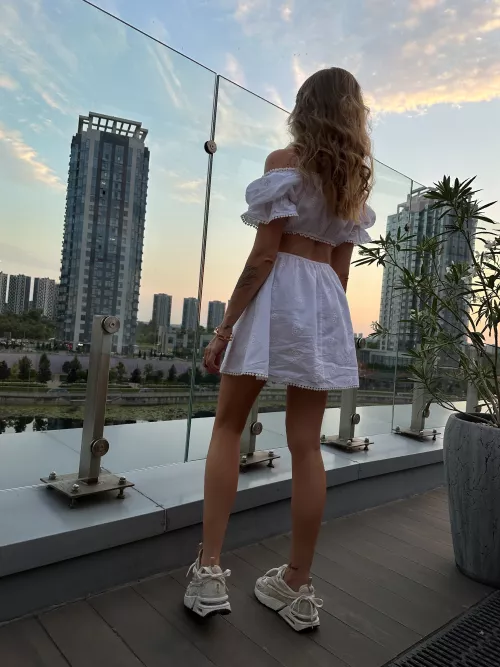 Nobody knows, but in this photo I'm without panties