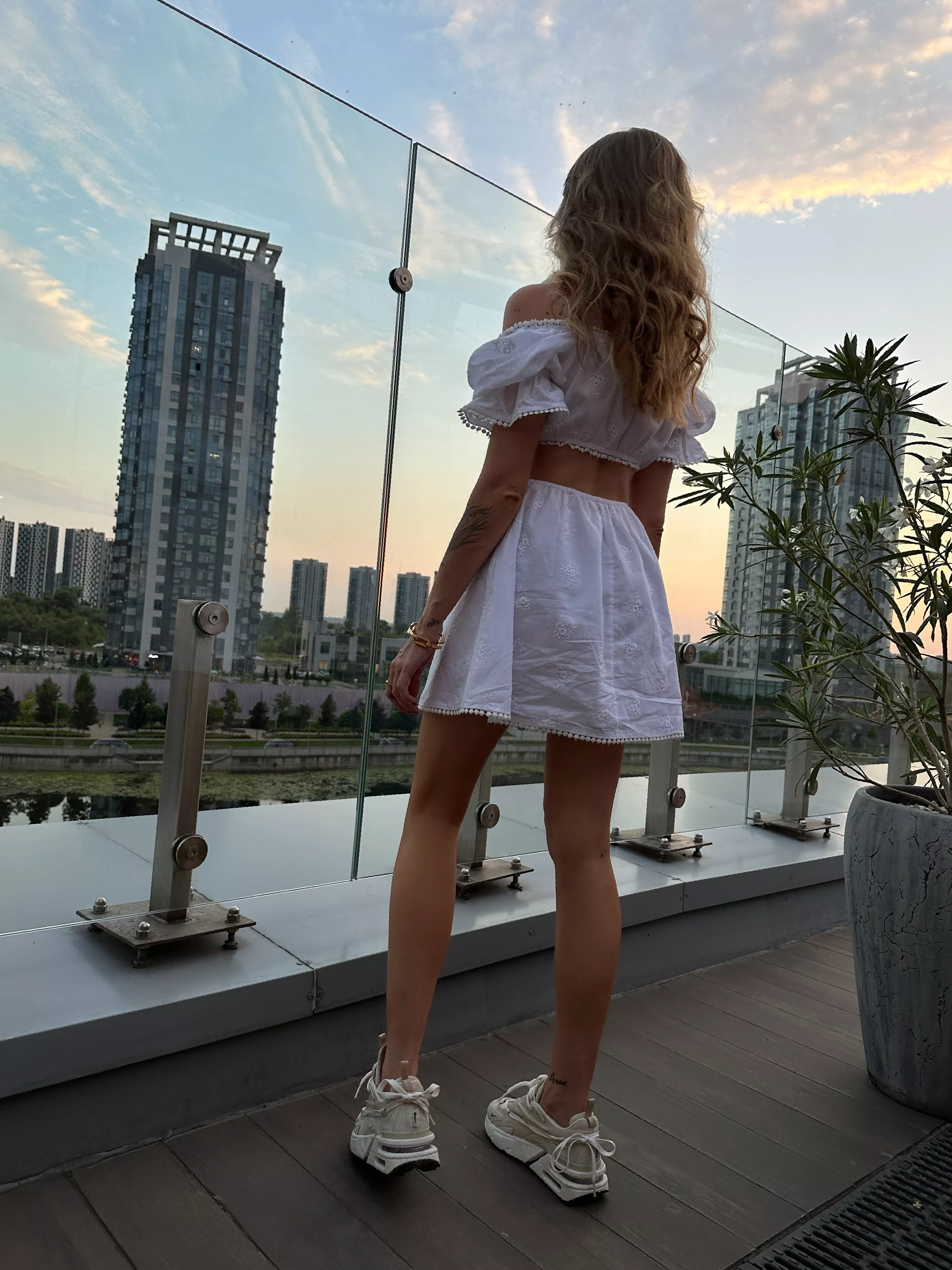 Nobody knows, but in this photo I'm without panties