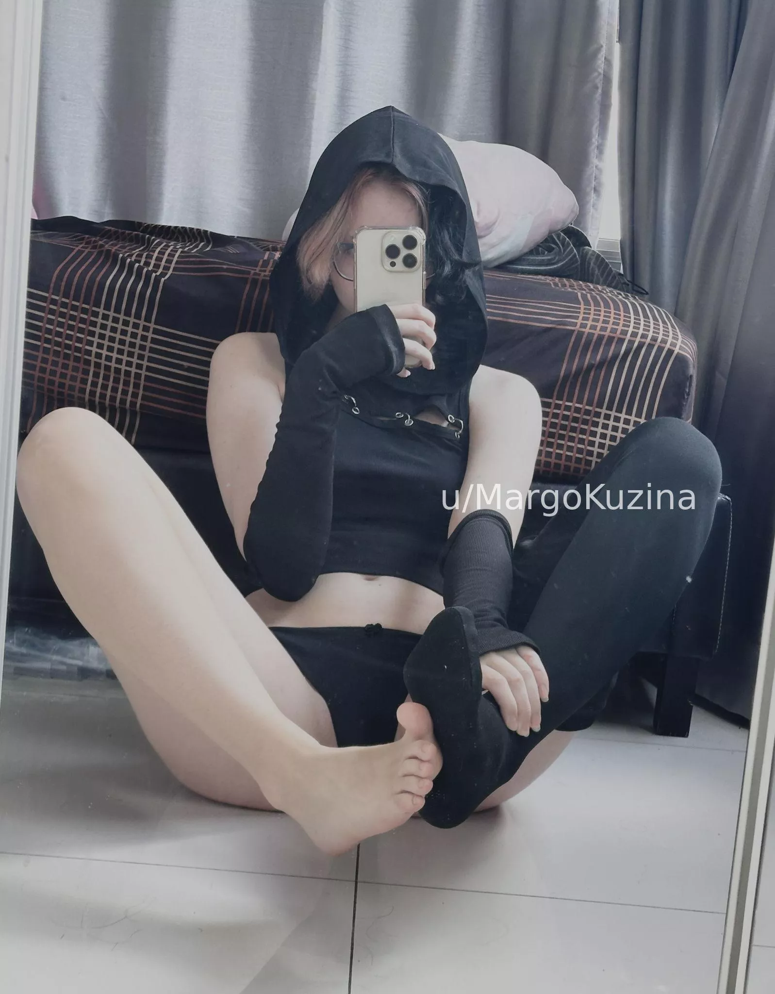 Pantyhose and Barefoot