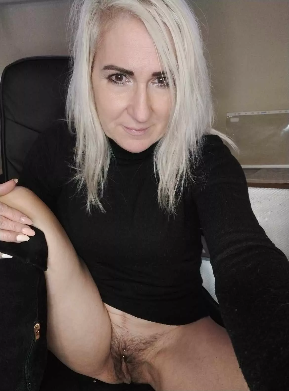 R U looking for a new gilf gf?