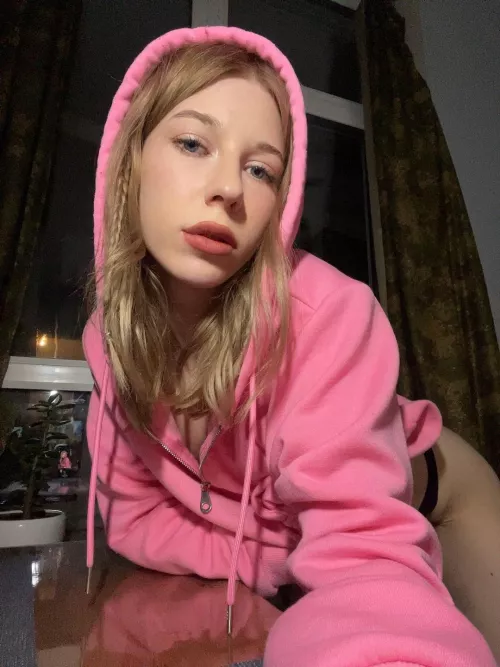 Rate my selfie on a scale of 1-10🤭🤭🤭🥺🥰❤️