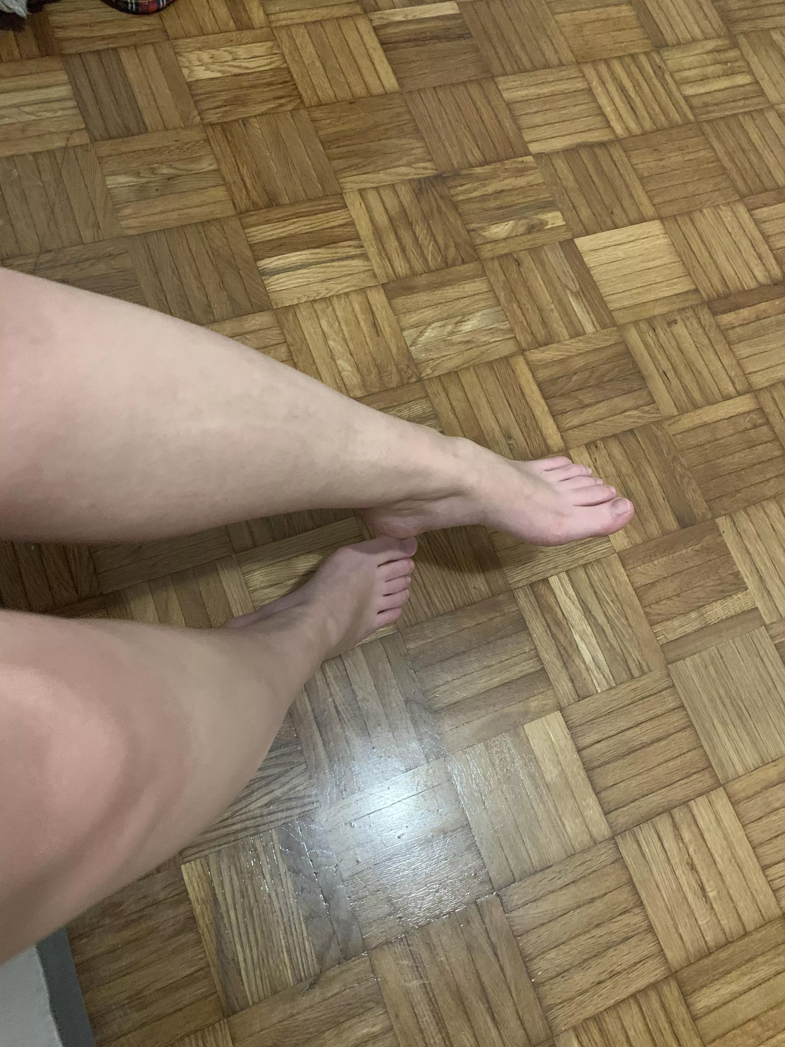 Say “yes” if you wanna kiss and massage my feet!