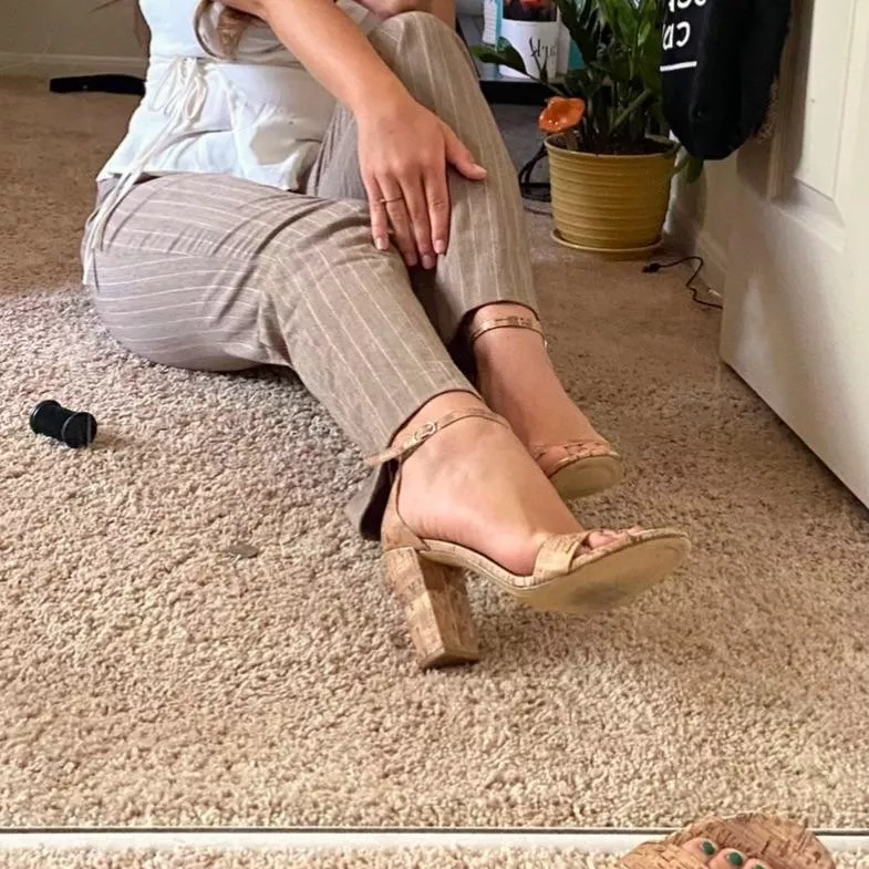 the ultimate sunshine staple shoe; cork heels 🧚🏼‍♀️✨🌸